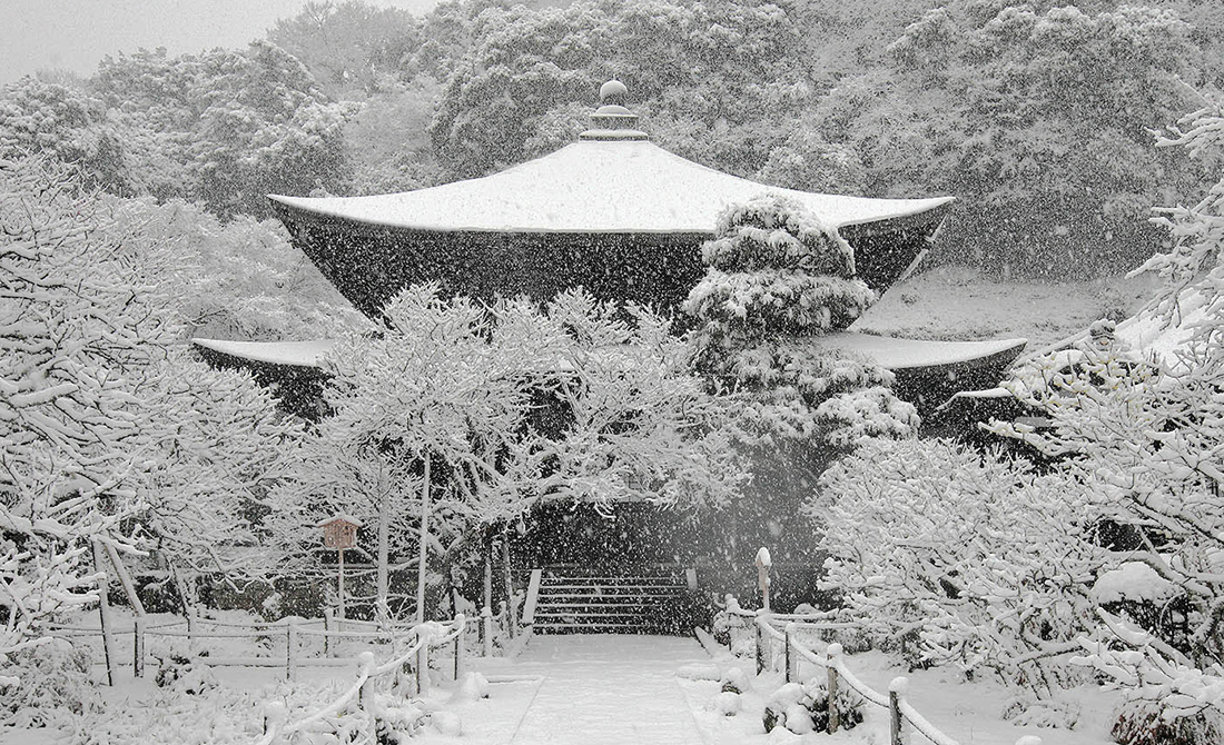 鎌倉瑞泉寺　雪積もる本堂